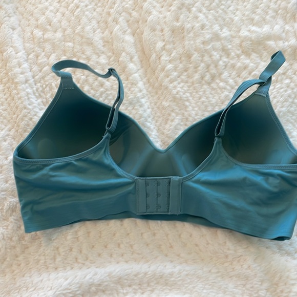 Hanes Wireless  Bra - Picture 2 of 6